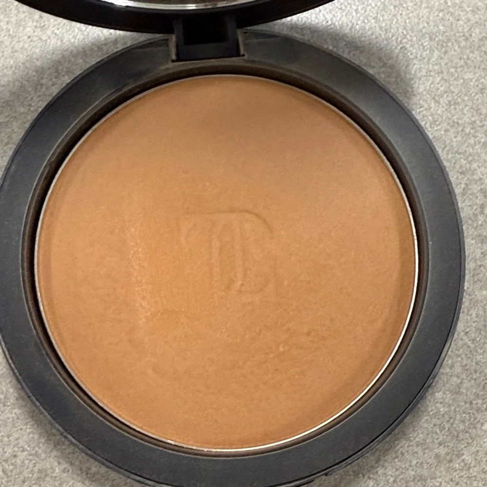 INGLOT  x Jennifer Lopez limited edition bronzer j211 sun-kissed
